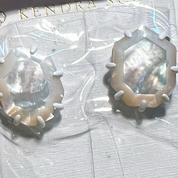 NWT Kendra Scott Morgan Earrings White Pearl Limited Edition White Matte Frame! - Picture 3 of 5
